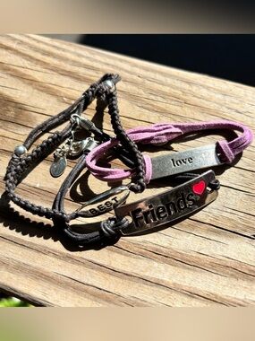 Claire's ‘Friends', ‘Love', and ‘Best’ Boho 90s Friendship Bracelet Set